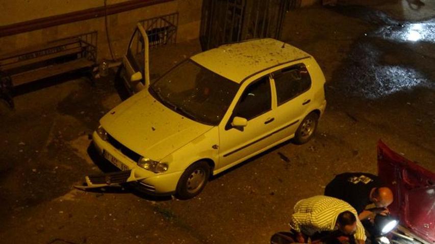 Trabzon’da İlçe Emniyet Müdürlüğü bahçesine hava aracı düştü: 4 araç zarar gördü