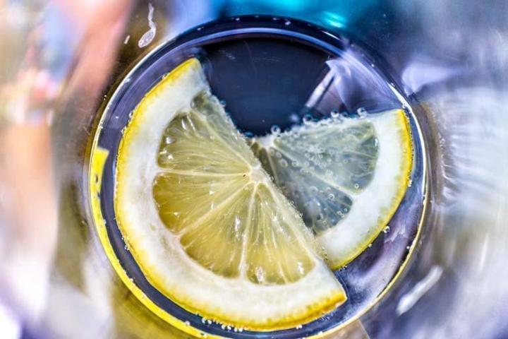 LİMONLU SU BÖBREK TAŞINI ÖNLER Mİ Sıcak Havalarda Böbrek Taşı Riskine Dikkat Böbrek Taşı Neden Olur Böbrek Taşını Tetikleyen Besinler ve Böbrek Taşından Korunma Yolları...