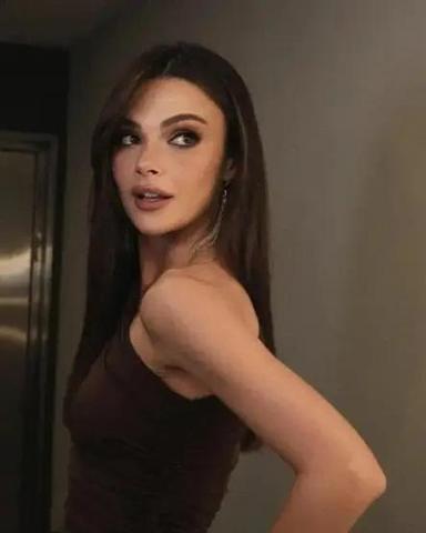 Berk Cankata sarıldı Uzak Şehirin Alyası Sinem Ünsalın yeni tatil rotası belli oldu