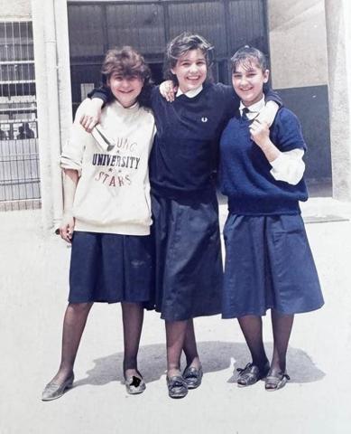 Liseli Gülben Ünlü şarkıcıdan nostaljik paylaşım: Okulun havalı kızı