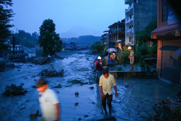 Nepalde sel felaketi Ölü sayısı artıyor, yüzlerce kayıp var