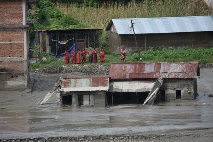 Nepalde sel felaketi Ölü sayısı artıyor, yüzlerce kayıp var