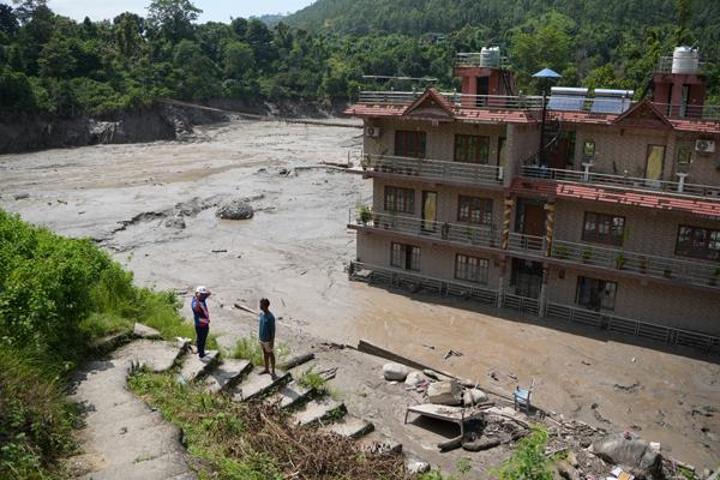 Nepalde sel felaketi Ölü sayısı artıyor, yüzlerce kayıp var