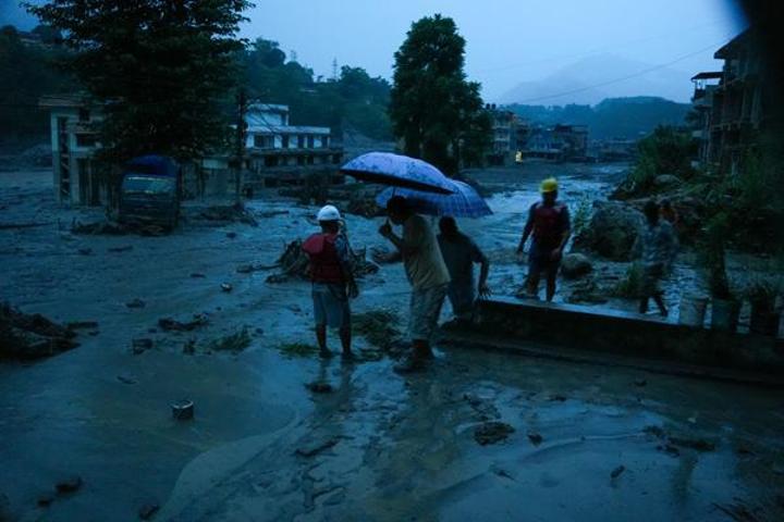 Nepalde sel felaketi Ölü sayısı artıyor, yüzlerce kayıp var
