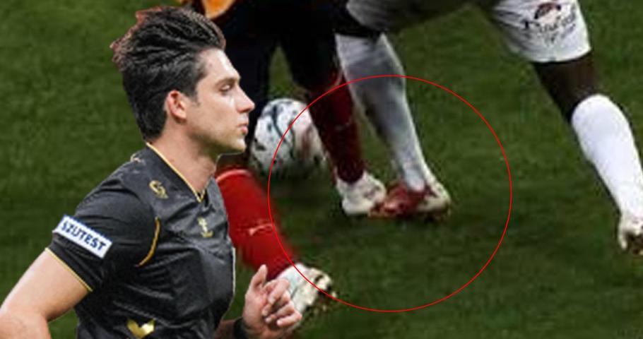 Galatasarayın kazandığı penaltıda karar doğru mu Eski hakemler yorumladı...