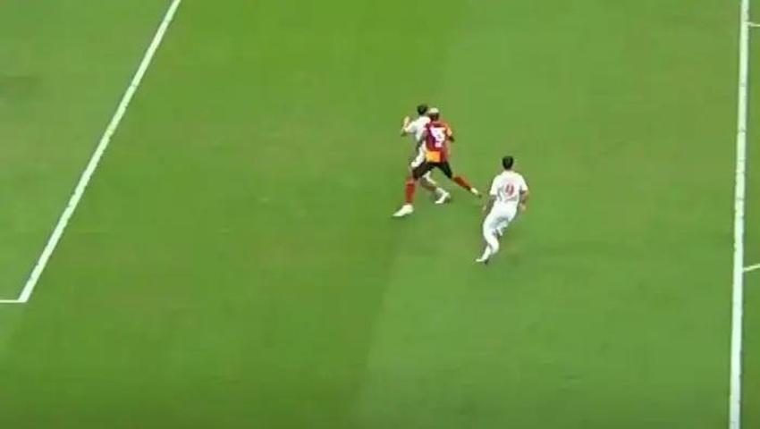 Galatasarayın kazandığı penaltıda karar doğru mu Eski hakemler yorumladı...