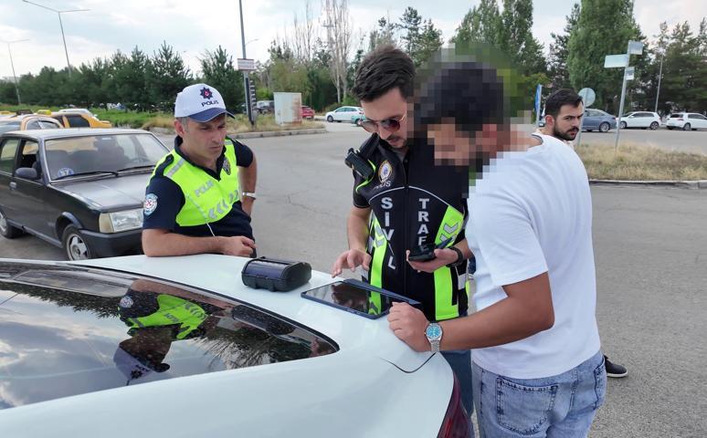Kurduğu tuzağa kendisi de düştü Korsan taksiciyi yakalattı ama cezadan kaçamadı