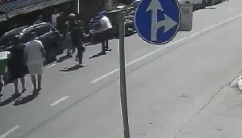 Motosikletimi neden çektin kavgası: Yumruk atan araç sahibini bıçakladı