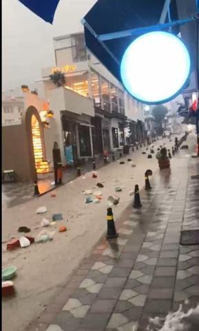 Artvinde felaketler peş peşe geldi Şiddetli Sağanak, hortum, heyelan...