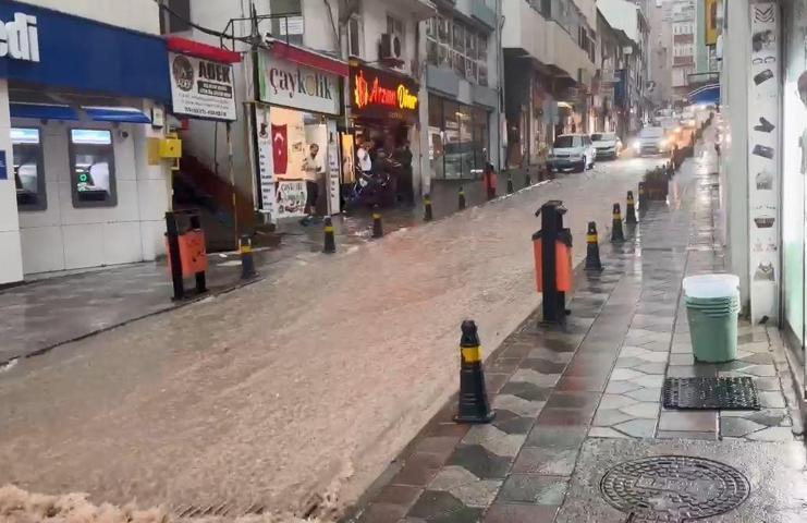 Artvinde felaketler peş peşe geldi Şiddetli Sağanak, hortum, heyelan...