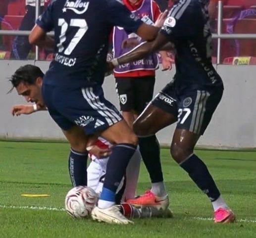 Fenerbahçede Semedo kırmızı kart görmeli miydi Samsunspor maçındaki iki pozisyon incelendi...