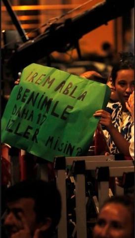KENDİ KONSERDE, AKLI DAHA 17DE