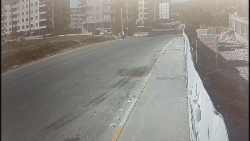 İETT otobüsü otomobile çarptı: 1i bebek 4 kişi yaralandı