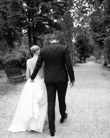Burak Yörük ve Tuana Yılmaz evlendi Düğünden ilk kareler sanal medyaya damga vurdu TEBRİKLER