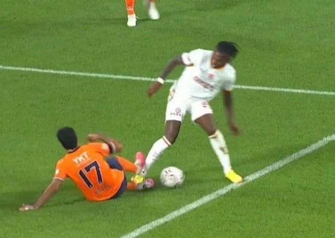 Başakşehir - Galatasaray maçında verilen penaltı kararı doğru mu