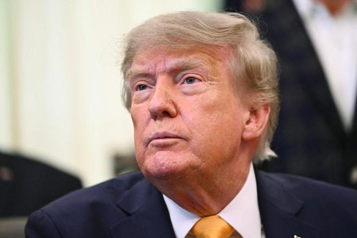 Trumpın altın sarısı saçlarına ne oldu Sanal medya bu görüntüleri konuşuyor: Artık o bir esmer...