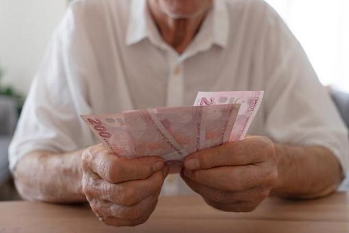 SON DAKİKA EMEKLİ ZAMMI 2027 | Emeklilerin Ocak zammı için yeni hesap En düşük maaş için 4 rakam