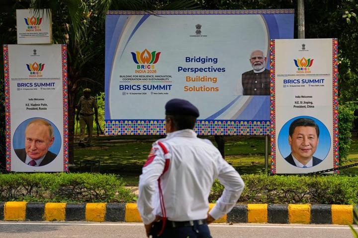 BRICS liderleri Yeni Delhide bir araya geliyor: Putin, Şi, Pezeşkiyan aynı zirvede Masadaki başlıklar…