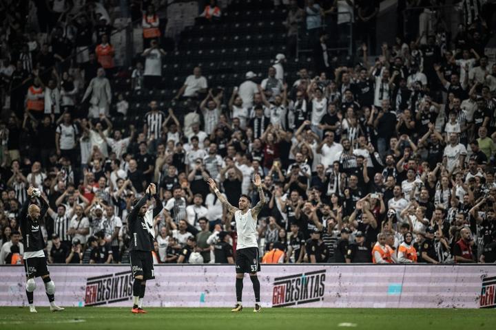 Nihat Kahveci: “Büyük takım taraftarı ‘rahat izleyeyim’ diyorsa, şu an bu lüks Beşiktaşlılarda var”