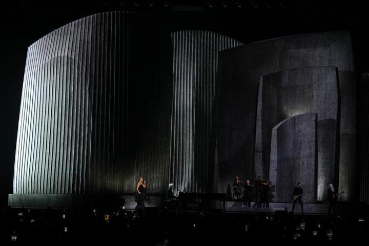 Celine Dion, 6 yıl sonra sahnelere geri döndü