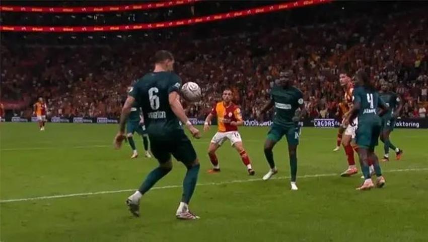 Galatasaray - Kocaelispor maçındaki gol iptalinde karar doğru mu Eski hakemler yorumladı...