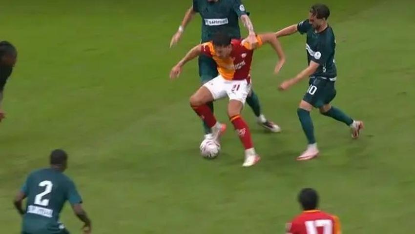 Galatasaray - Kocaelispor maçındaki gol iptalinde karar doğru mu Eski hakemler yorumladı...