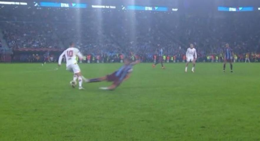 Trabzonspor - Galatasaray maçında ekstra kırmızı kart çıkmalı mıydı Eski hakemlerden net yorum