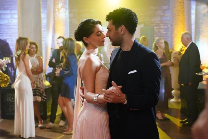 ZEYNEP VE SERHAT AŞKA GELDİ