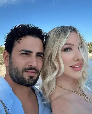 Seda Sayan ve 25 yaş küçük eşi Çağlar Öktenden İtalyada aşk dolu poz ROMANTİZM DORUKTA