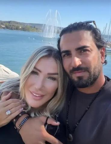 Seda Sayan ve 25 yaş küçük eşi Çağlar Öktenden İtalyada aşk dolu poz ROMANTİZM DORUKTA