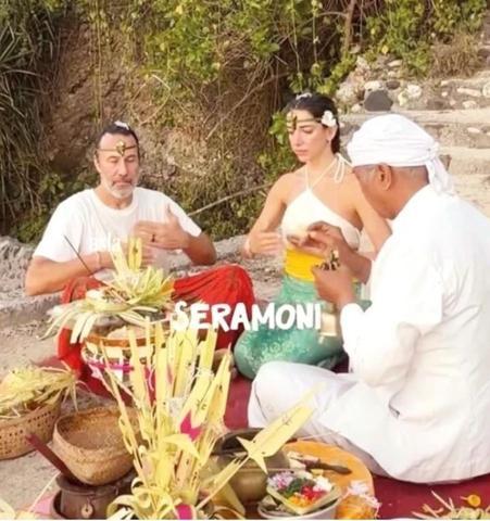 223 dolara Bali düğünü 10. evlilik yıldönümlerini böyle kutladılar