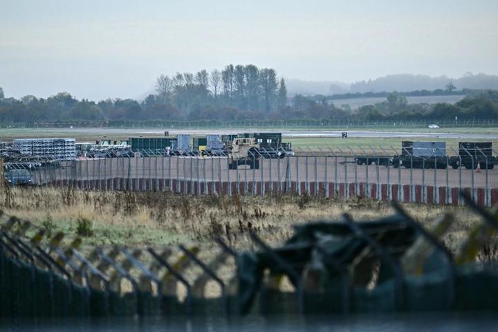 İngiltere’deki Fairford Üssü’nde yeni hareketlilik: ABD tüm bombardıman uçaklarını geri çekti