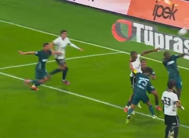 Beşiktaş - Kocaelispor maçındaki tartışmalı iki pozisyon, geceye damga vurdu Eski hakemler son noktayı koydu...