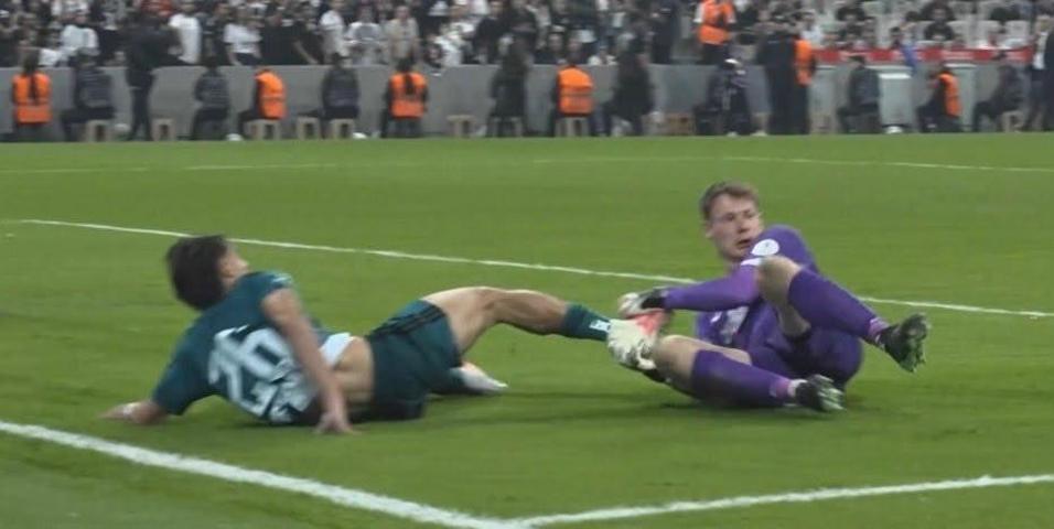 Beşiktaş - Kocaelispor maçındaki tartışmalı iki pozisyon, geceye damga vurdu Eski hakemler son noktayı koydu...