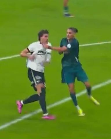 Beşiktaş - Kocaelispor maçındaki tartışmalı iki pozisyon, geceye damga vurdu Eski hakemler son noktayı koydu...