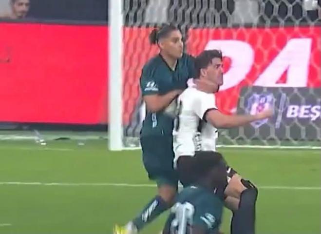 Beşiktaş - Kocaelispor maçındaki tartışmalı iki pozisyon, geceye damga vurdu Eski hakemler son noktayı koydu...