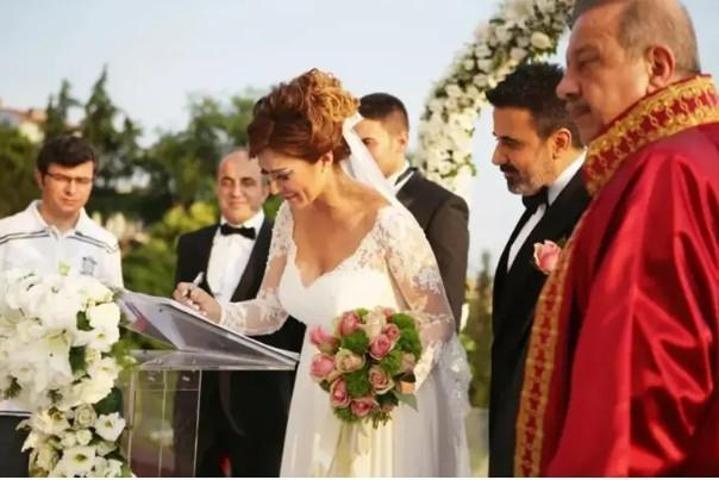 8 yıllık evlilik tek celsede bitmişti Emrah’ın eski eşinden dikkat çeken itiraf