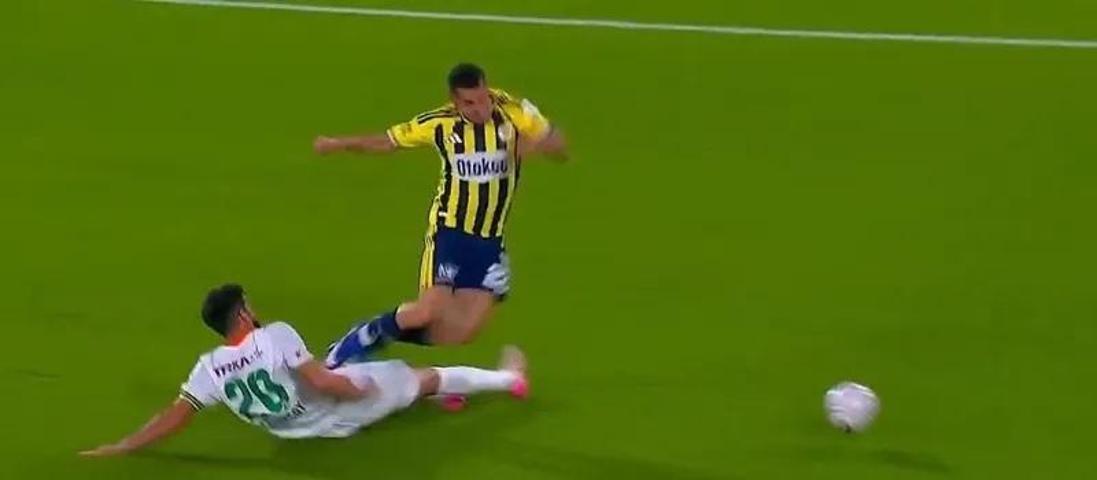 Fenerbahçenin iptal edilen golünde VARa tepki: Çok fena bir hata