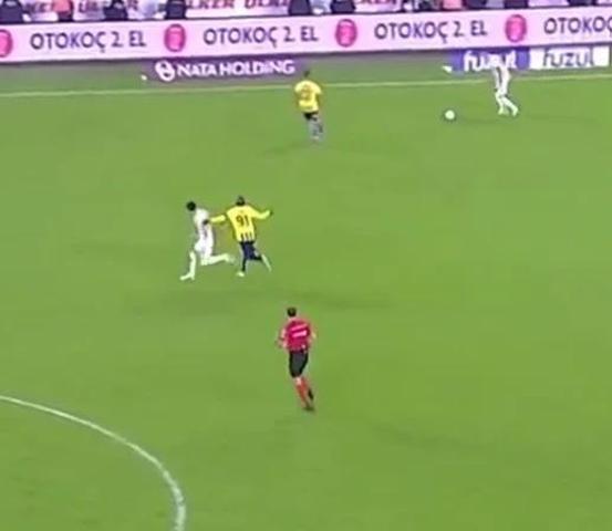 Fenerbahçenin iptal edilen golünde VARa tepki: Çok fena bir hata