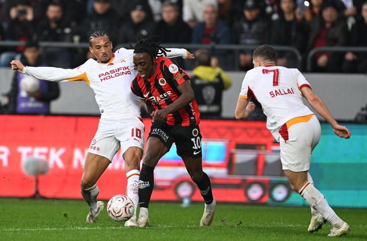 Galatasarayın yıldızına eleştiri: Artık yeter