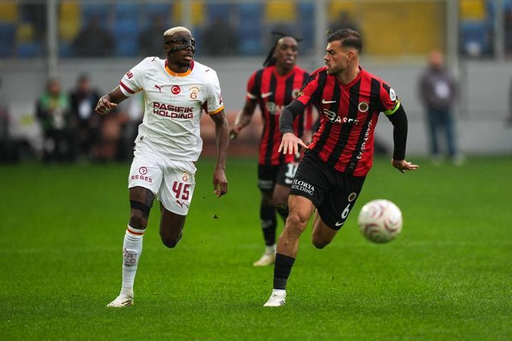Galatasarayın yıldızına eleştiri: Artık yeter