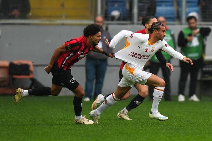 Galatasarayın yıldızına eleştiri: Artık yeter