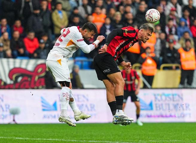 Galatasarayın yıldızına eleştiri: Artık yeter