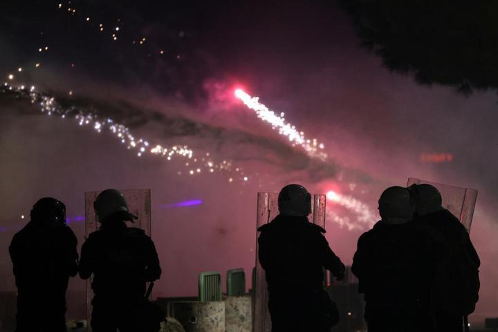 Arnavutluk’ta sokaklar alev alev Başbakan Ramadan kırmızı çizgi çıkışı...