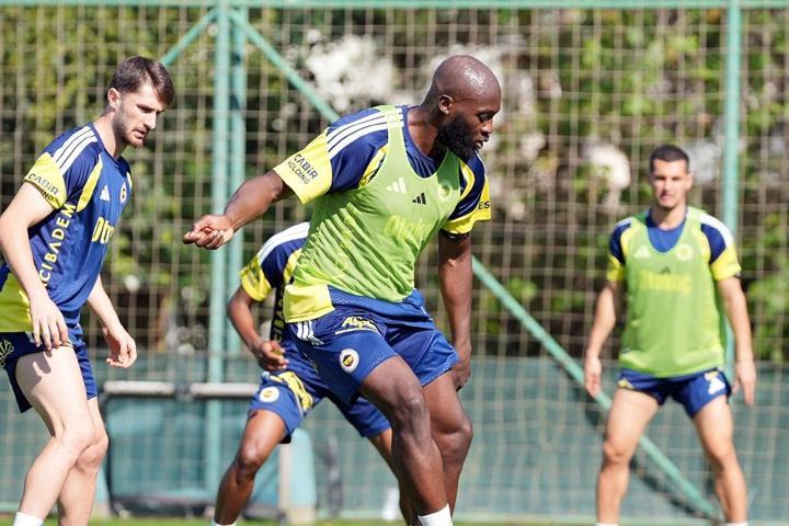 Fenerbahçe’de rota, Galatasaray derbisine döndü