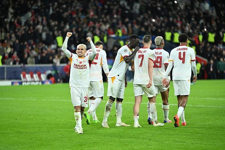 Galatasarayın 4-2lik galibiyeti dünya basınında: Lillein nazik celladı Osimhen