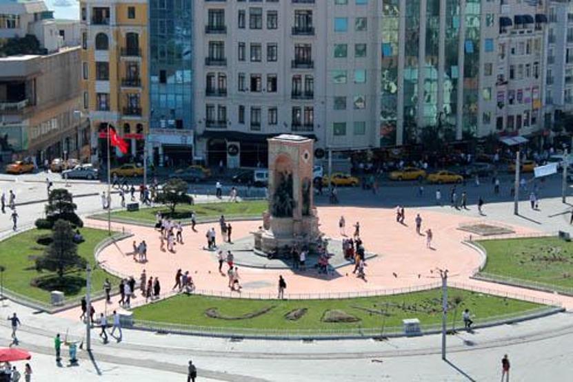 Taksimde yeni dönemin fotoğrafları