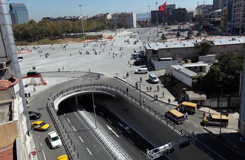 Taksimde yeni dönemin fotoğrafları