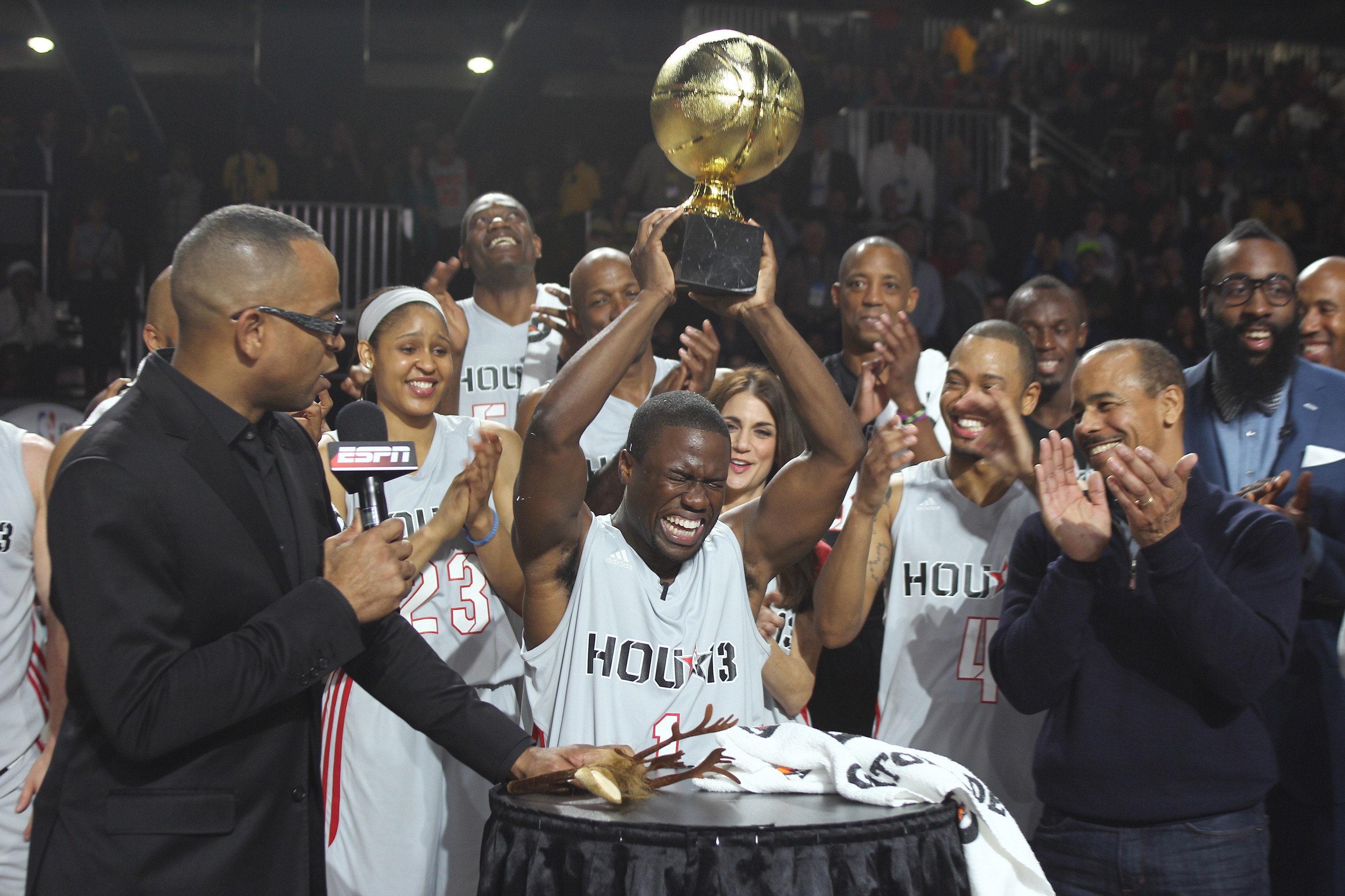 Uçtu uçtu Terrence Ross uçtu
