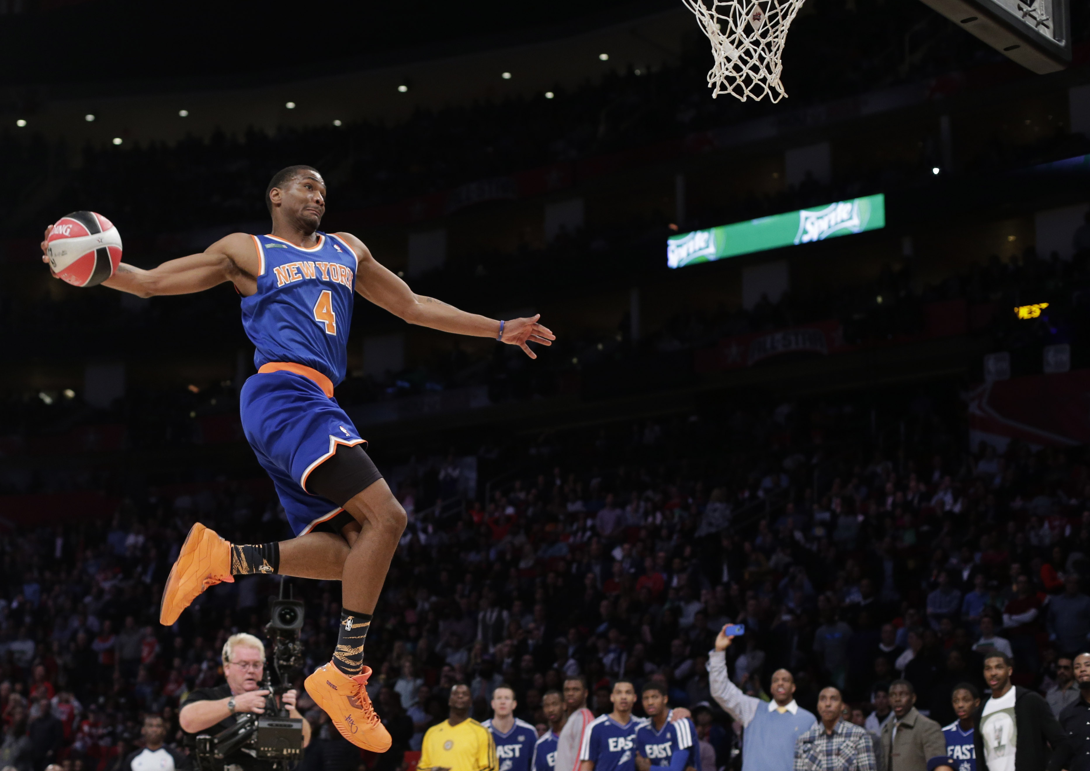 Uçtu uçtu Terrence Ross uçtu